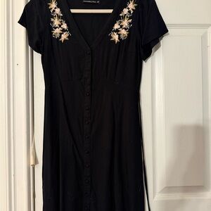 5/$25 Abercrombie & Fitch Black Floral Embroidered Midi Dress